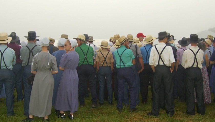 Amish-Crowd-of-people